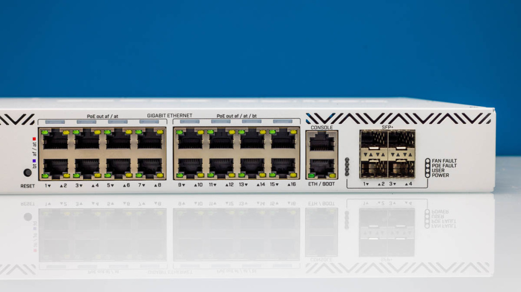 Управляющий и консольный порты 